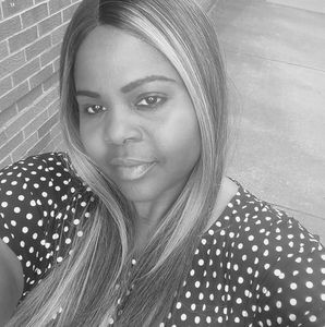 Meet your Posher, Devona